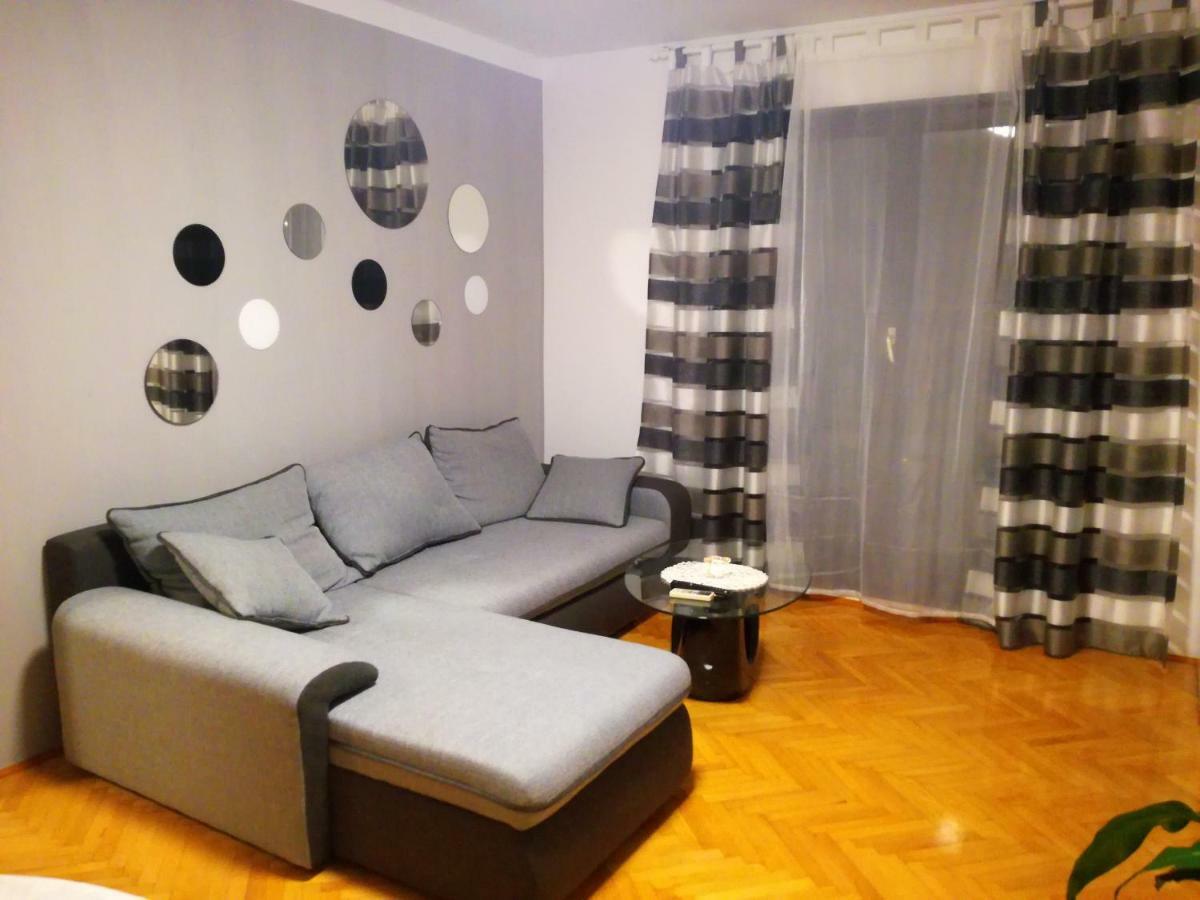 Sun House Apartment Brzac Exterior photo
